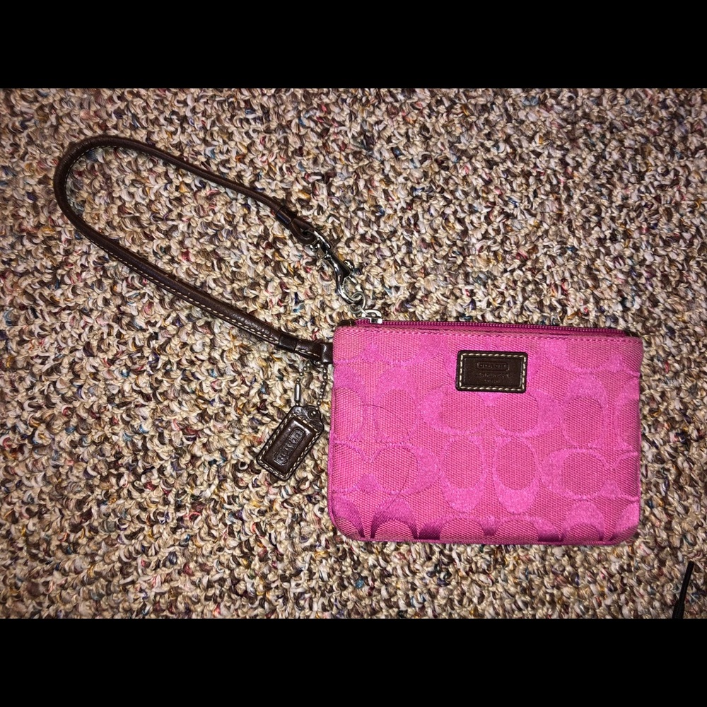 Coach wristlet in great condition